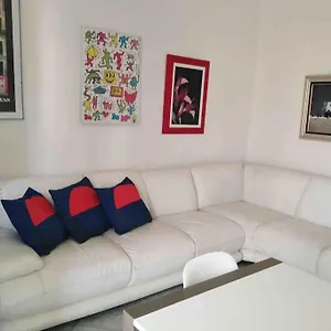 Appartamento Lovely Flat, Super Connected To The Centre,wifi,4p, Milano